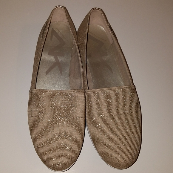Anne Klein slip on sneaker, size 9, gold color - Picture 4 of 6